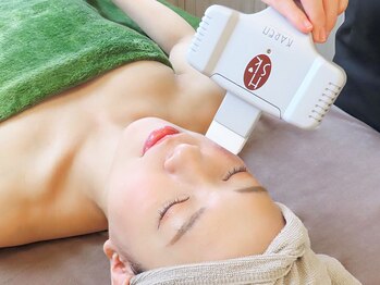 ディオーネ 自由が丘(Dione)の写真/小鼻・もみあげまで広範囲を2周照射で脱毛可能!脱毛と同時にコラーゲン生成を促進!美肌を育てる顔脱毛◎