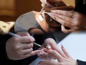 ネロリ バイ エイティスト(neroli by 8ist)の写真/【個室だから同時施術もゆったりと♪】ふかふかリクライニングチェア完備！時短美容◎忙しい方に◎[新宿]