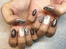 ダークカラーニュアンスネイル