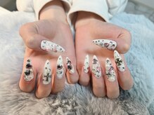 デザインが映えるロングネイルもお任せください♪