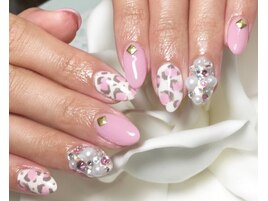 ヒョウ柄ガーリーネイル