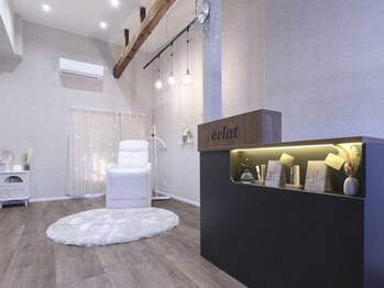 eyelash salon eclatの写真/【無料駐車場完備★子連れ大歓迎】お子様同伴OKのサロン♪ふかふかソファで、ママも心ゆくまでリラックス!