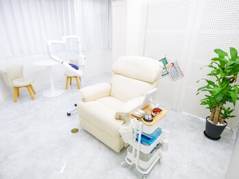 歯のホワイトニングサロン　HARU越谷レイクタウン/ふかふかリクライニング