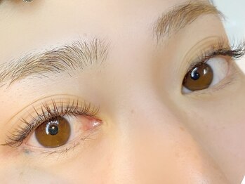 エリス 京橋(Eliss)の写真/【顔の印象は目元から】くるんとした可愛いカールで人目を引く、印象的な目元に*毎朝の支度の時短にも♪