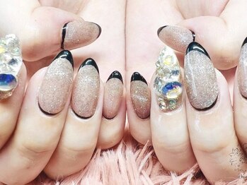 フレンチ風囲みネイル