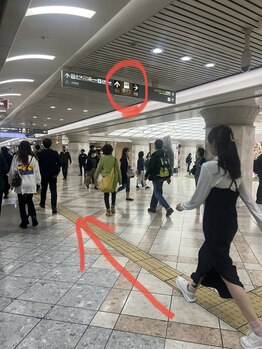 アリス アイラッシュマジック なんば店(ALICE eyelash magic)/１、B12出口方面へ、B14まで進む