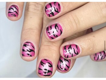 ゼブラ柄ネイル