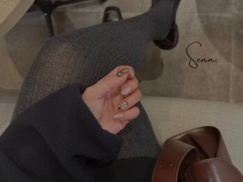 セン(Senn.)の写真/定額コースで最旬ネイル!sheer pearl×dark nuance 多層アートが織りなす、芸術的×知的なモードスタイル。