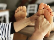 足裏にある75箇所の反射区を細かく丁寧に刺激！土台を整えます！