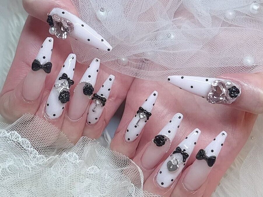 2026年春トレンド】ドットフレンチのネイルデザイン集｜人気順｜2