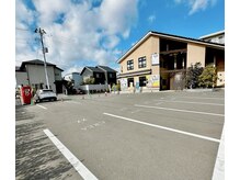 クレア 荒井店(CREA)の雰囲気(お店の前にお客様駐車4台完備!!)