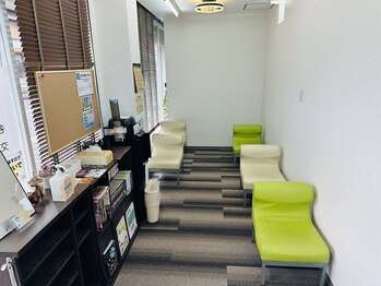 サロン ド ツリーズ(Salon de Trees)/待合室もゆったり