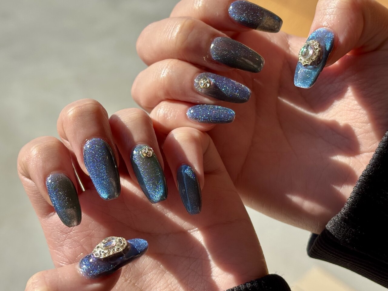 2026年冬トレンド】ネイビー ワンカラー ハンドのネイルデザイン集