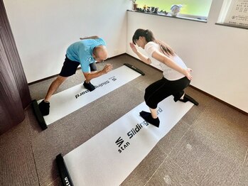 リブラの写真/【スライドボードトレーニング/１回1500円～】股関節＆お尻、体幹を鍛えて身体を整えよう♪腰痛改善にも◎