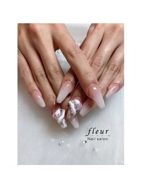 白いヘビアートネイル