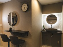 小顔矯正.美肌育成を実施後、お化粧直し.メイクスペース◎