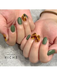 マットグリーン＆秋べっ甲ネイル