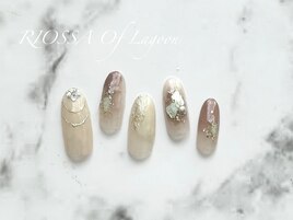大人かわいいニュアンスネイル