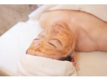緒々 ワンプラス(one+)の写真/【薄いシミ・〇斑が気になる方にも◎】毛穴のザラつき・開き毛穴やニキビなどでお悩みの方に♪