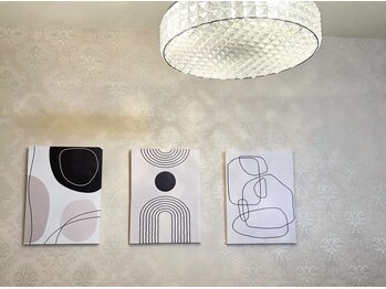 ステラ(STELLA)/謎のアート&シャンデリア