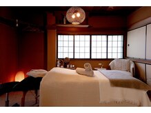 灯/施術スペース