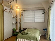 ヨヨ 馬喰町(yoyo.)の雰囲気（自然光の入る広々とした空間。夜は温かみのある雰囲気《人形町》）