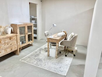 アノス バイ シェリエ(Anos by cherie)の写真/ナチュラルな天然木インテリア&少人数予約でリラックス♪覚王山駅徒歩2分/駅近かつ1階路面店で入りやすい*