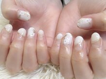 フレンドリーなスタッフがピッタリネイルを提案！