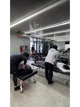 ヨロジム(YOLO GYM)/整体風景