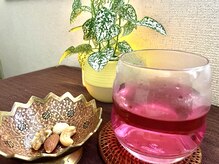 アーユルヴェーダサロン ヴィハーラ(VIHARA)の雰囲気（ピンクのお白湯パッティンガムにミネラルおやつ）
