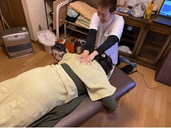 快明整体院の写真/ガチガチの首・肩コリ/腰痛でお悩みの方におすすめ♪身体のことを熟知した有資格者が徹底的にほぐします。