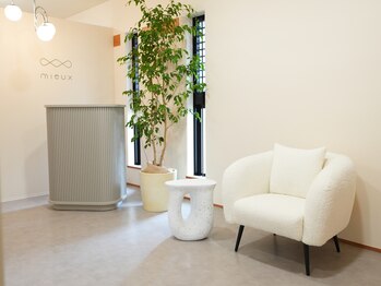 ミュー 岡崎店(mieux)/◇待合のソファはとても可愛い♪