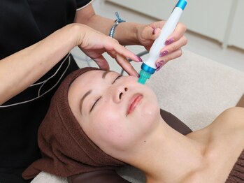 オリ(Oli)の写真/毛穴に溜まった皮脂や汚れを徹底除去!黒ずみ・ざらつき・イチゴ鼻等のお悩みなら【ハイドラフェイシャル】