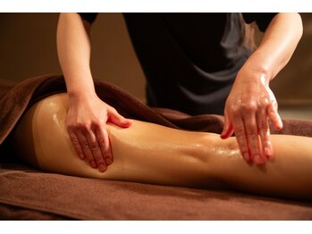 ヒーリングアンドボディケア パース 大通店(Perth)/股関節周りもしっかり流します。