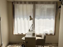 ネイル シーソー(nail＿Seesaw)の雰囲気（自然光が差し込む、やさしいプライベート空間で落ち着くひととき）