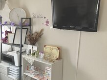 ディーグロウ(D-glow)の雰囲気（おくつろぎいただけるようTVを設置しております！）