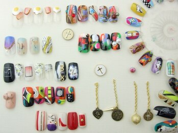 サニーサイドアップ ネイル(Sunny SideUp nail)/アートチップと手作りパーツ