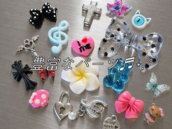こゆび イケブクロ(こゆび +ikebukuro)の写真/流行りのパーツ、今どきなパーツなど豊富なパーツ揃え◎個性派ネイルで差をつけるなら当サロンへ！