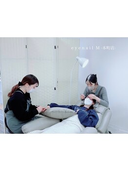 ネイル・アイメニューの同時施術が可能