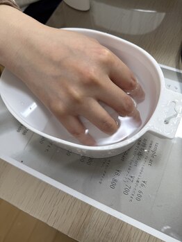 フロムシウ(from siu.)の写真/爪をなるべく傷つけないケアで理想の手元へ。お水を使って優しくケアする癒やしの空間☆