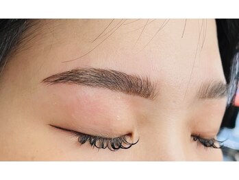 グランドール リュクス アイプラス(Grandoll Luxe eye+)/ハリウッドブロウリフト