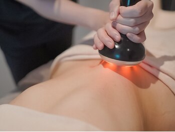 フェムビー 千葉駅前店(FEMBE)の写真/今年こそ着たい服を着る夏へ！サロン探しに迷ったらセルライト特化の機械と熱血スタッフの当店へお任せあれ