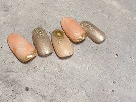 ベージュ　アクセサリーネイル
