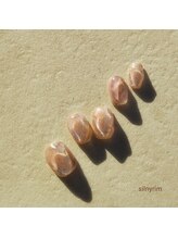 シルニー リム(Silny rim)/アシンメトリーニュアンスネイル