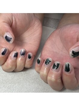 個性派ニュアンスネイル