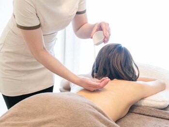 サロン ル プレジール(Salon le Plaisir)の写真/完全個室の非日常的な空間で、アロマの香りに包まれて心も体もリラックス♪是非癒しにお越しください。