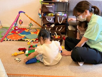 子育てママの整体サロン/施術中の様子