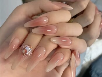 クイーンネイル 新宿(Queen nail)/長さだしデザイン+大パーツ2個