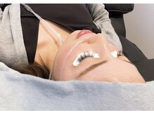 オリジン(origin)/施術シーン（水素吸入まつエク）