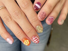 ピンク×落書きネイル